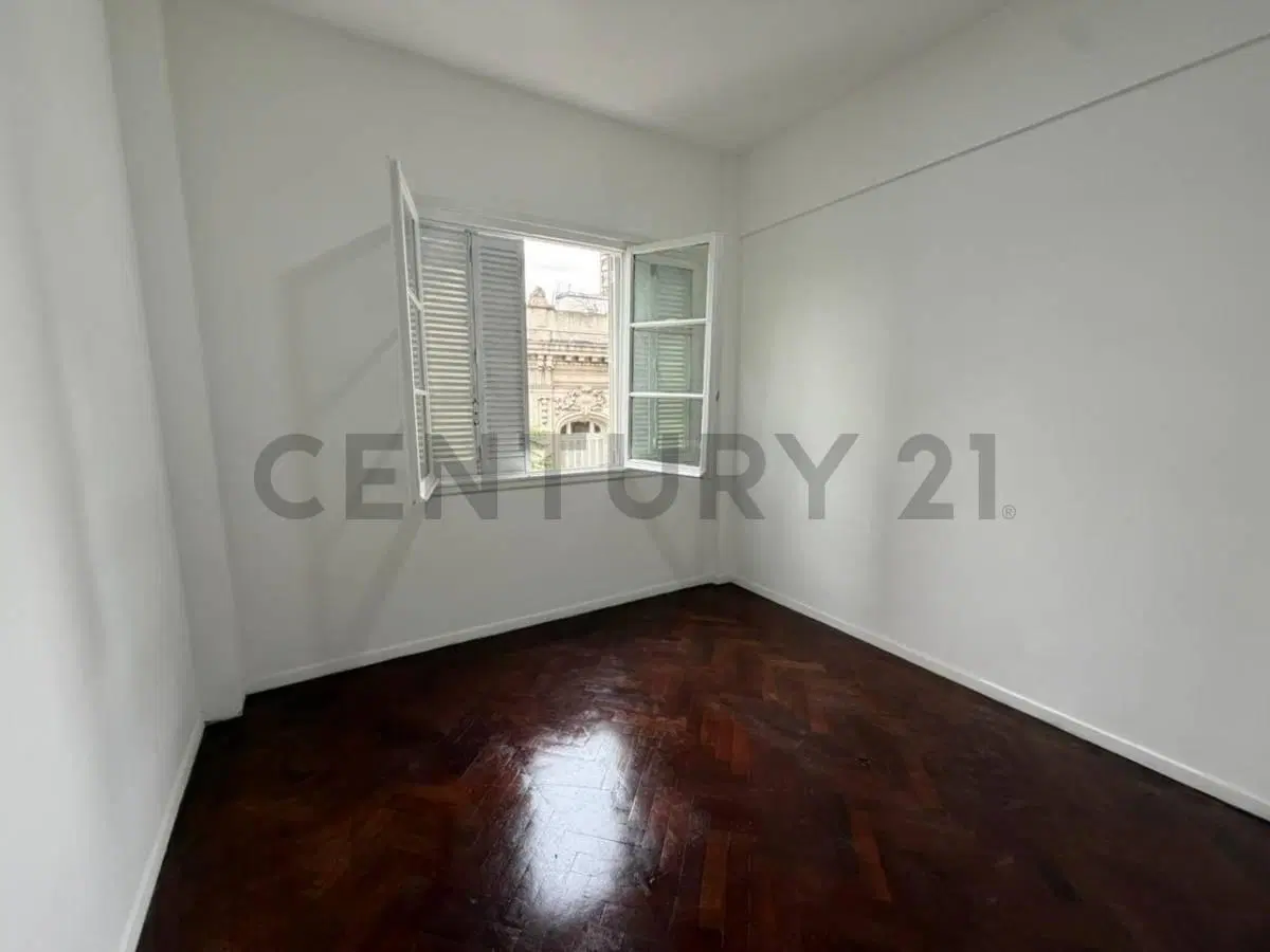 2 AMBIENTES EN ALQUILER CON BALCON - MONSERRAT 5