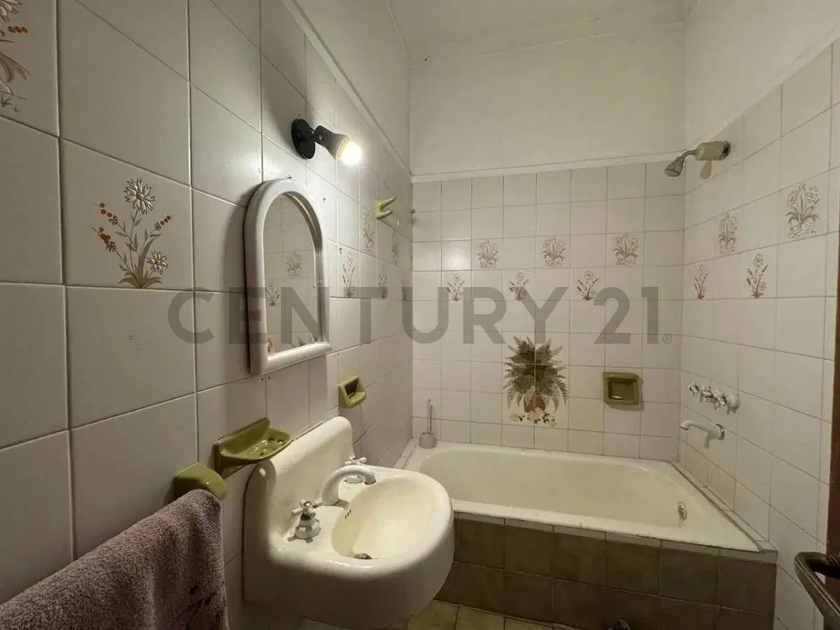 VENTA CASA 8 AMBIENTES BELLA VISTA CON PILETA 2