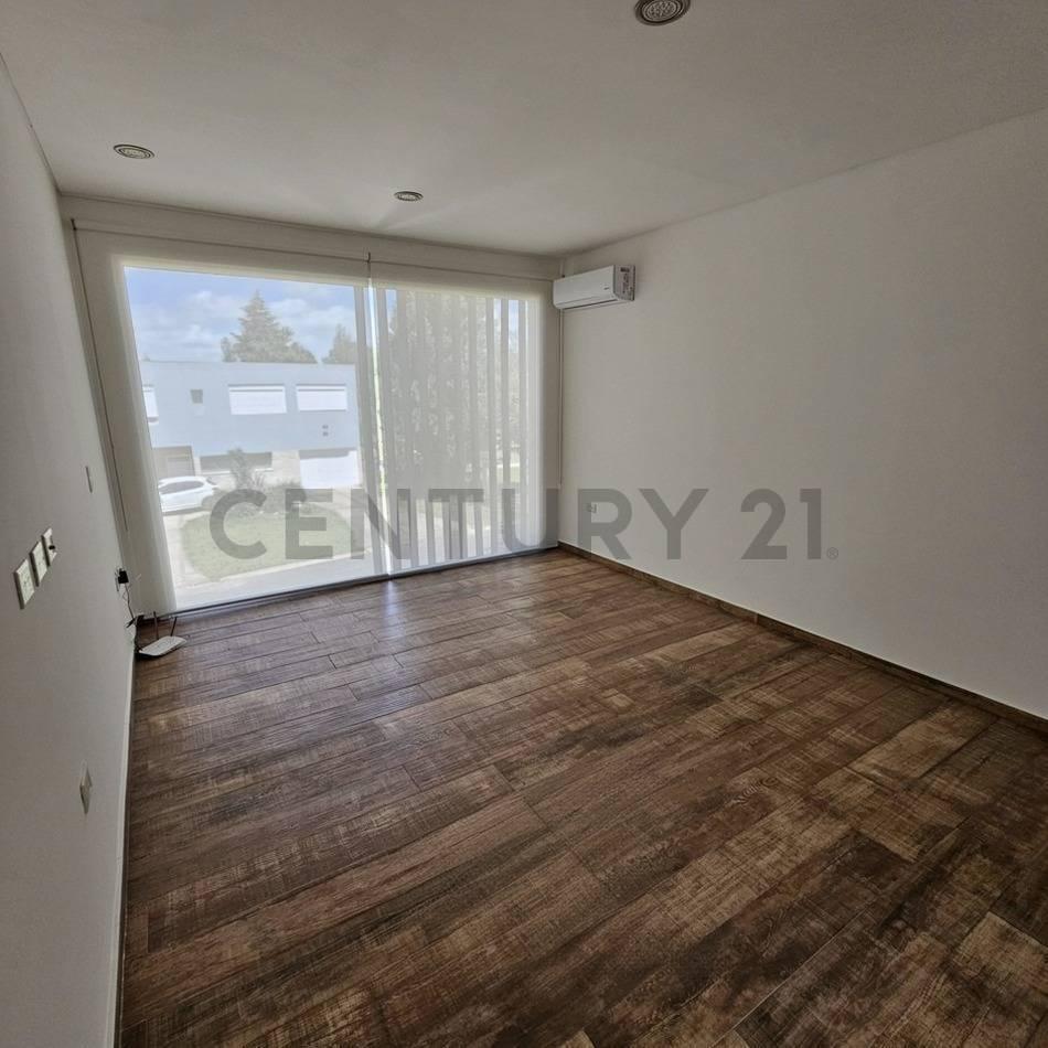 Foto de VENTA - Casa 5 ambientes con piscina en Quintas del Sol – Apta para, imagen 1