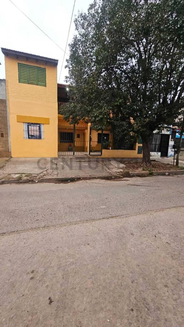 Foto de PH en venta de 6 ambientes con patio en Ciudadela, imagen 4