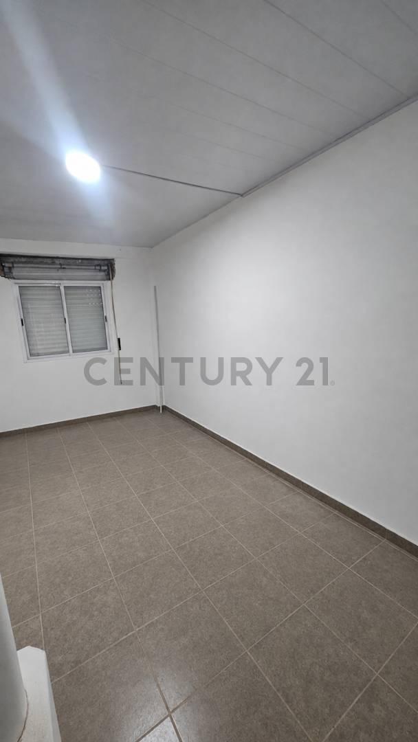Foto de PH en venta de 6 ambientes con patio en Ciudadela, imagen 2