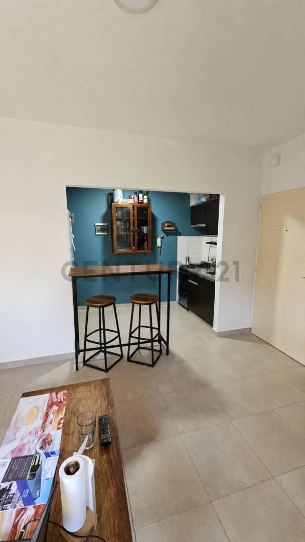 Foto de VENTA - Departamento 2 ambientes con Jardín, Parrilla, Pileta y Cochera, imagen 2
