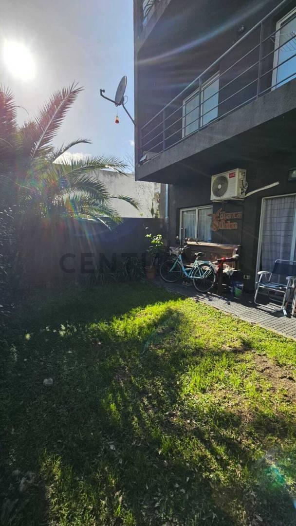Foto de VENTA - Departamento 2 ambientes con Jardín, Parrilla, Pileta y Cochera, imagen 1