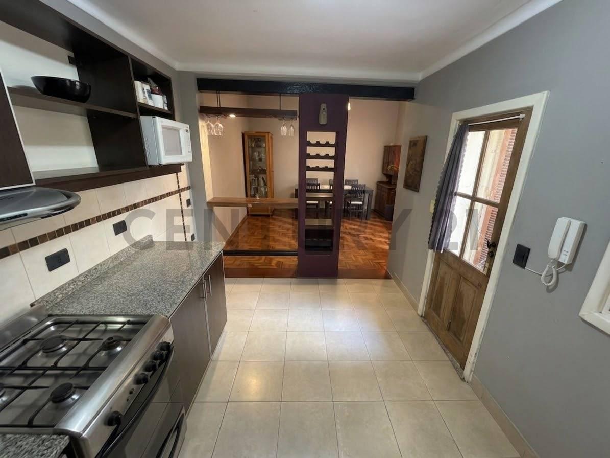 Foto de VENTA - PH 4 AMBIENTES, SIN EXPENSAS CON TERRAZA Y QUINCHO – BOEDO, imagen 2