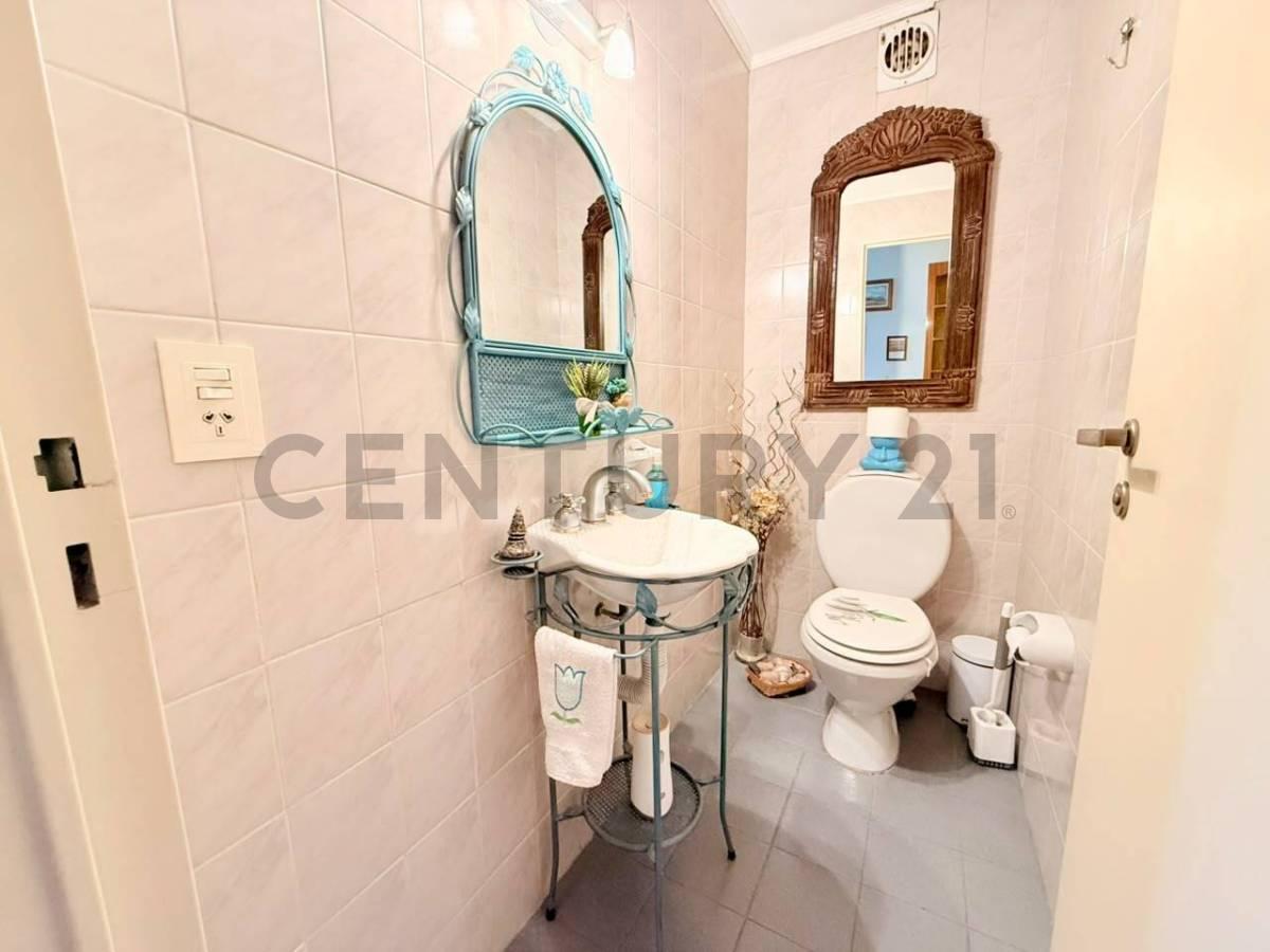 Foto de VENTA - 4 AMBIENTES EN VENTA LUMINOSO - ALMAGRO, imagen 3
