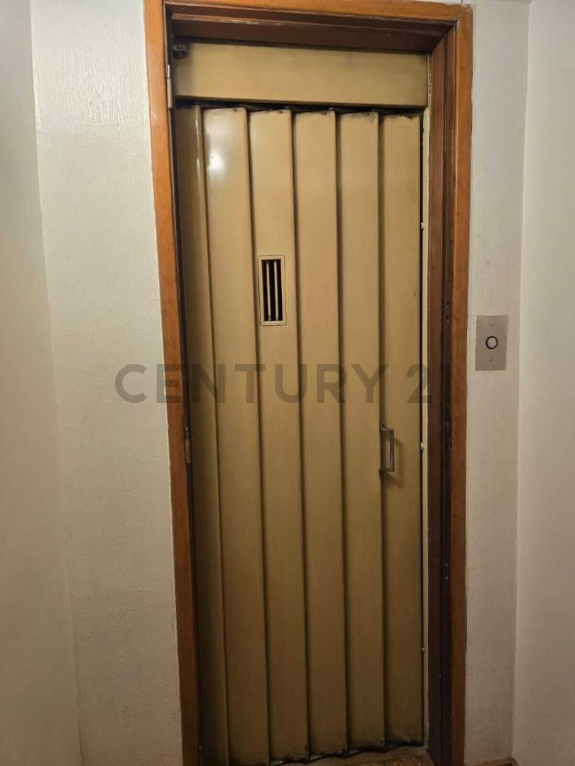 Foto de VENTA - ELEGANTE PISO EN RECOLETA, 4 AMBIENTES CON DEPENDENCIA, imagen 2