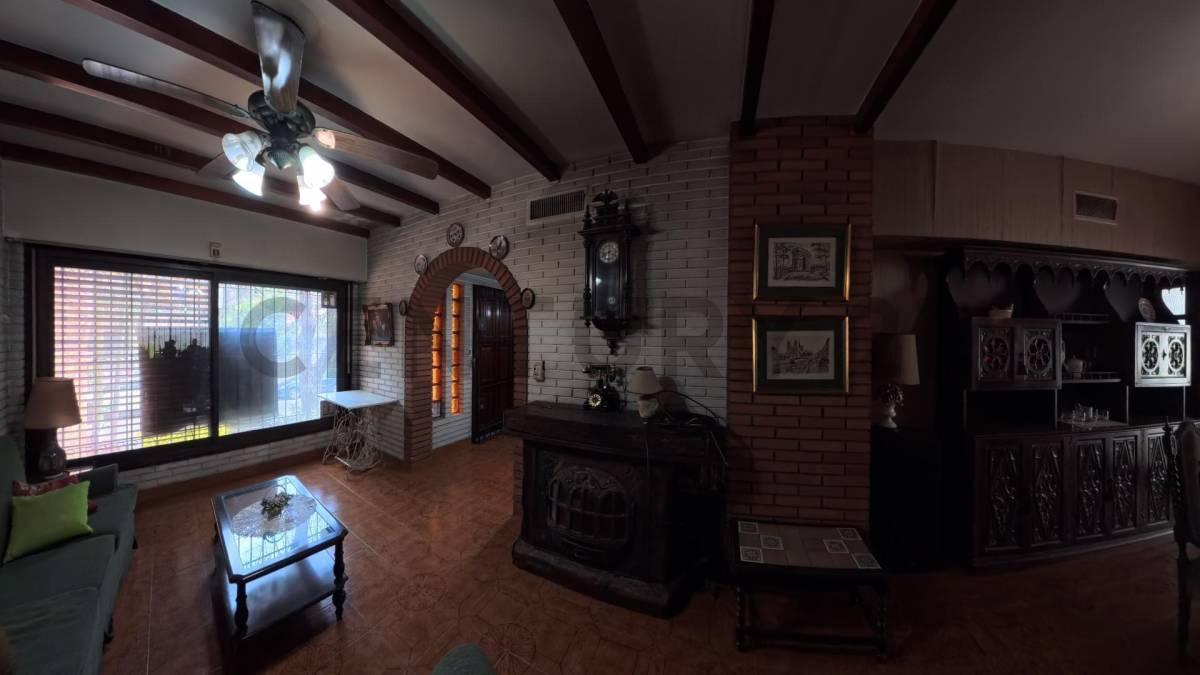 Foto de SOLIDA Y LUMINOSA CASA EN VILLA DEL PARQUE DE CUATRO AMBIENTES. ESTILO, imagen 4