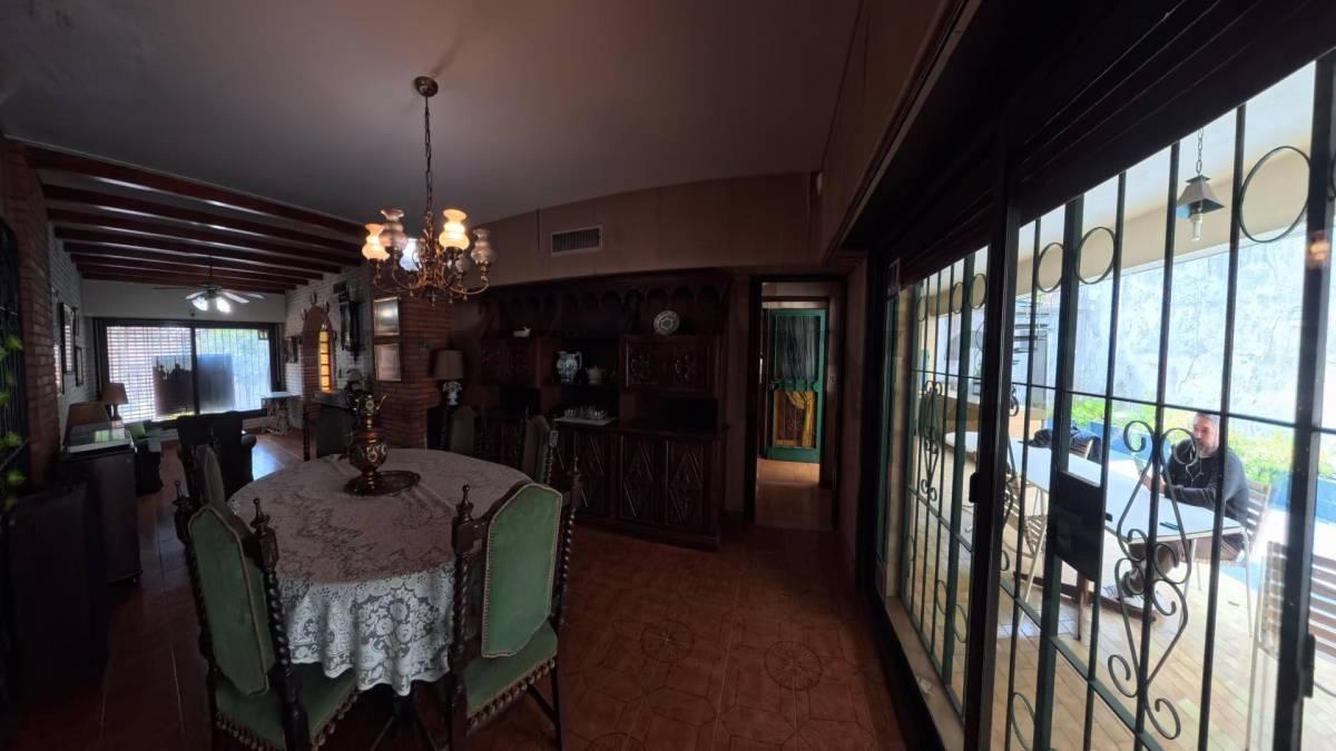 Foto de SOLIDA Y LUMINOSA CASA EN VILLA DEL PARQUE DE CUATRO AMBIENTES. ESTILO, imagen 5