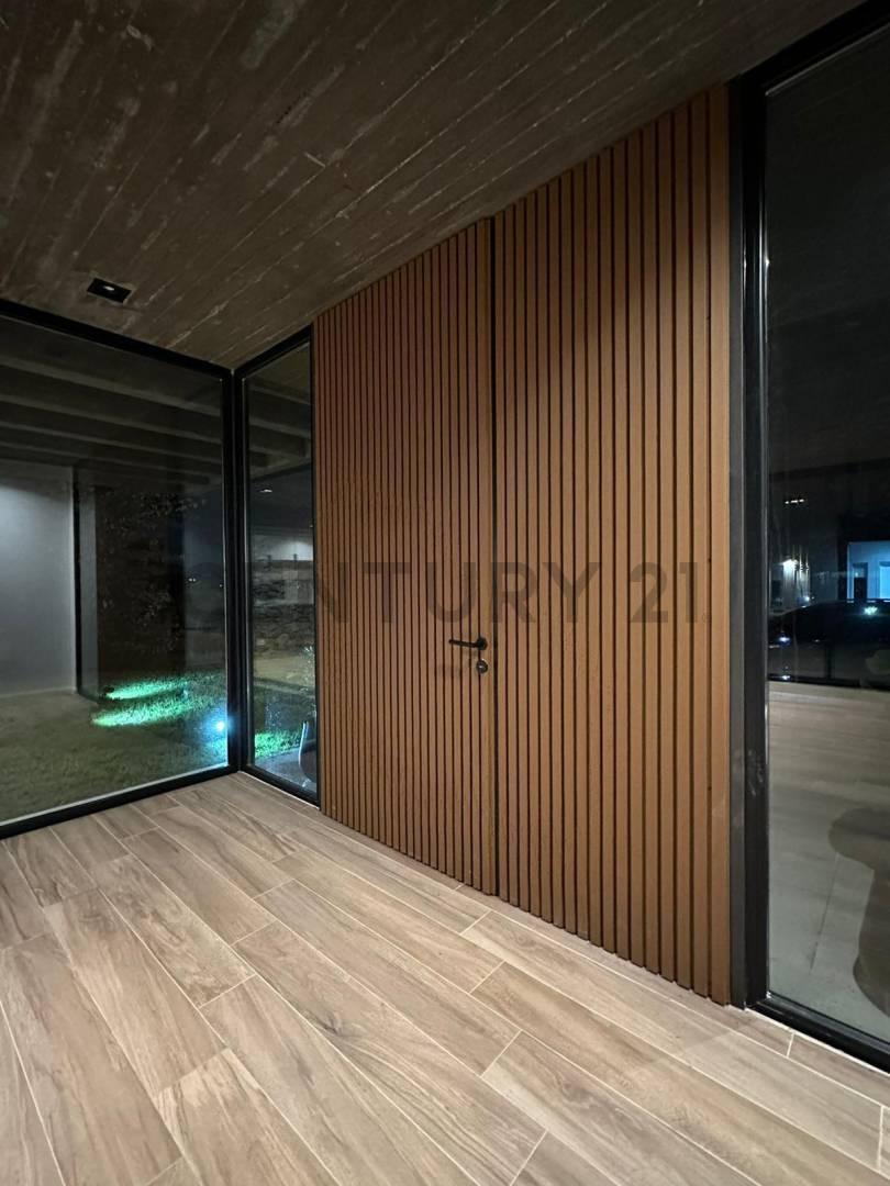 Foto de Casa de 4 ambientes y piscina en Barrio Privado Santa Rita, imagen 3