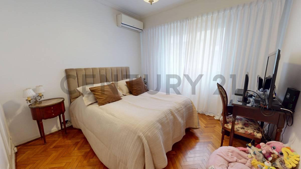 Foto de VENTA DEPARTAMENTO 4 AMBIENTES EN RECOLETA CON DEPENDENCIA, imagen 2