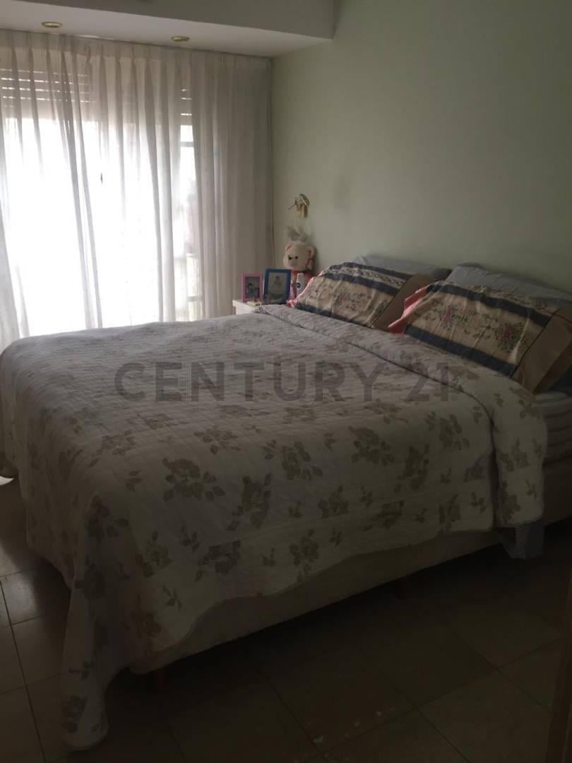 Foto de VENTA - DEPARTAMENTO 4 AMBIENTES CON DEPENDENCIA + COCHERA FIJA +, imagen 3
