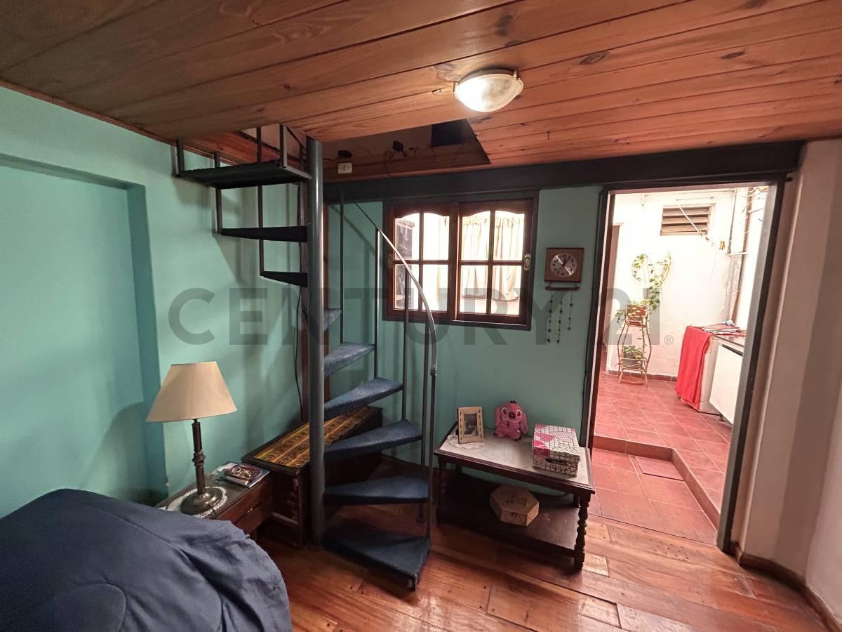 Foto de VENTA DEPARTAMENTO BALVANERA 3 AMBIENTES + ENTREPISO, imagen 1