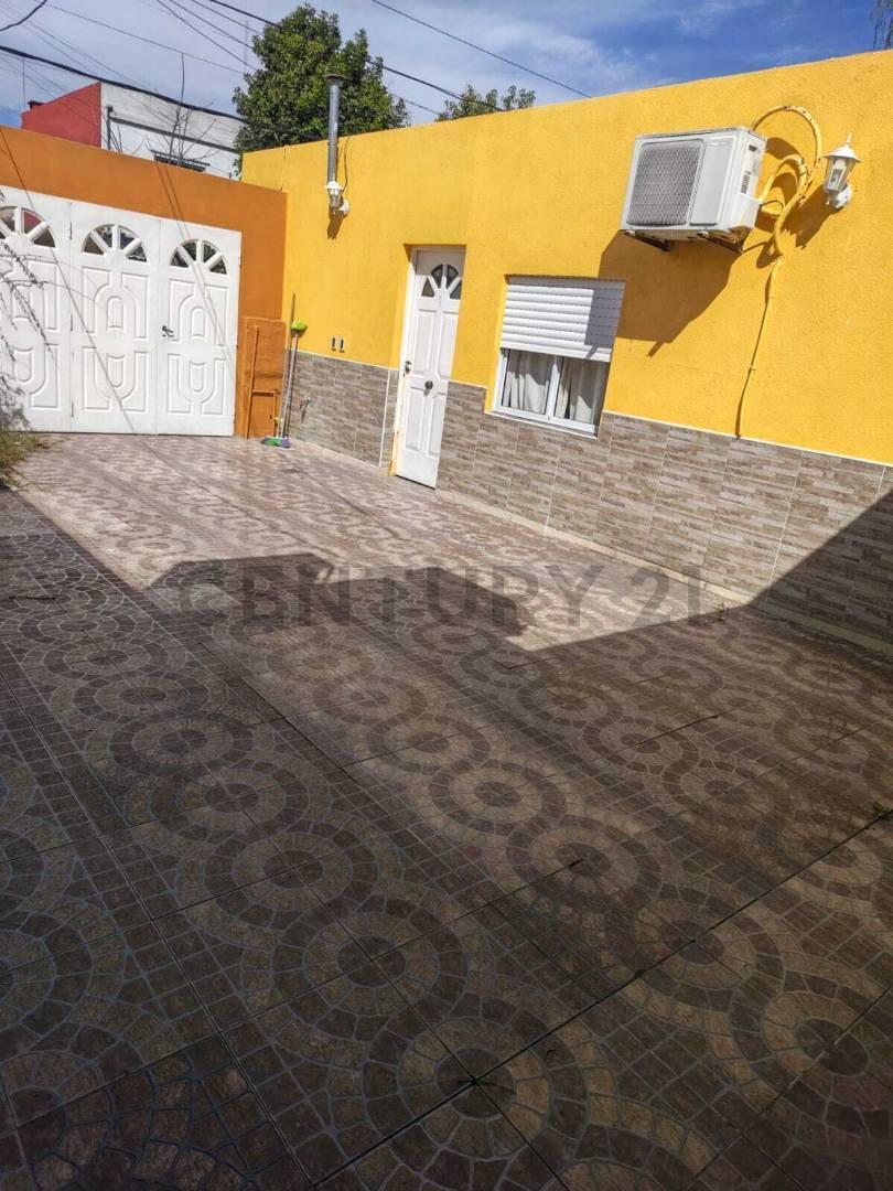 Foto de Venta en bloque: 4 departamentos con patio y terraza en Pilar., imagen 1