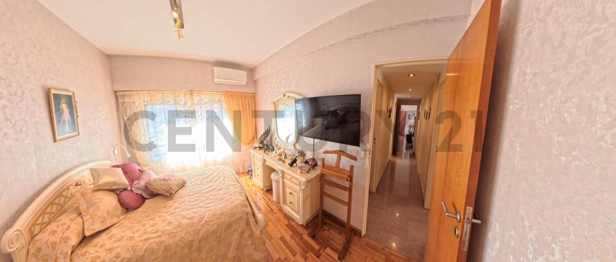 Foto de VENTA - Departamento de 4 Ambientes con Dormitorio en Suite, Balcón y, imagen 5