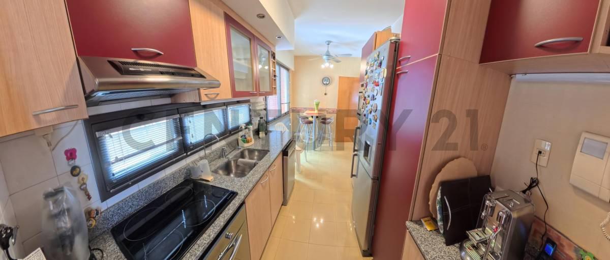 Foto de VENTA - Departamento de 4 Ambientes con Dormitorio en Suite, Balcón y, imagen 1