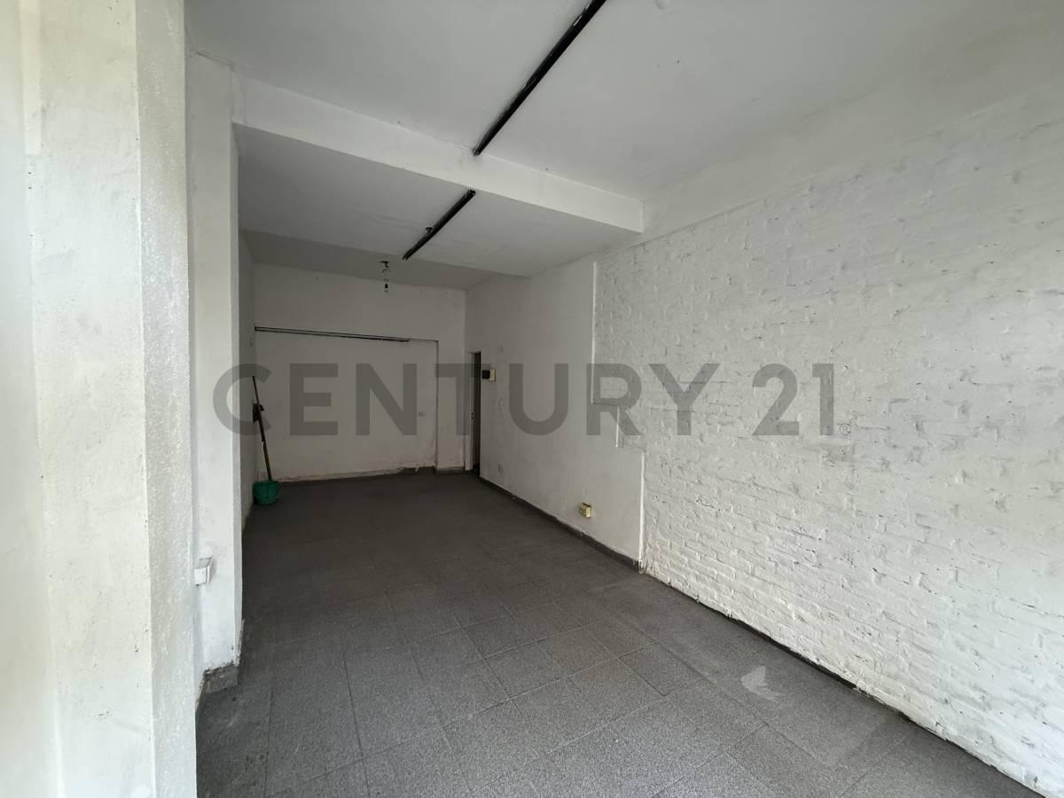 Foto de LOCAL COMERCIAL A LA VENTA - AV AVELLANEDA y AV ACOYTE, CABALLITO., imagen 2