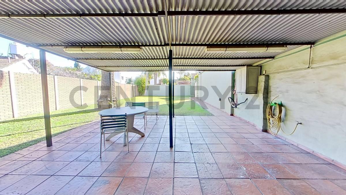 Foto de Venta Casa de 6 ambientes sobre LOTE doble, en Castelar, imagen 4