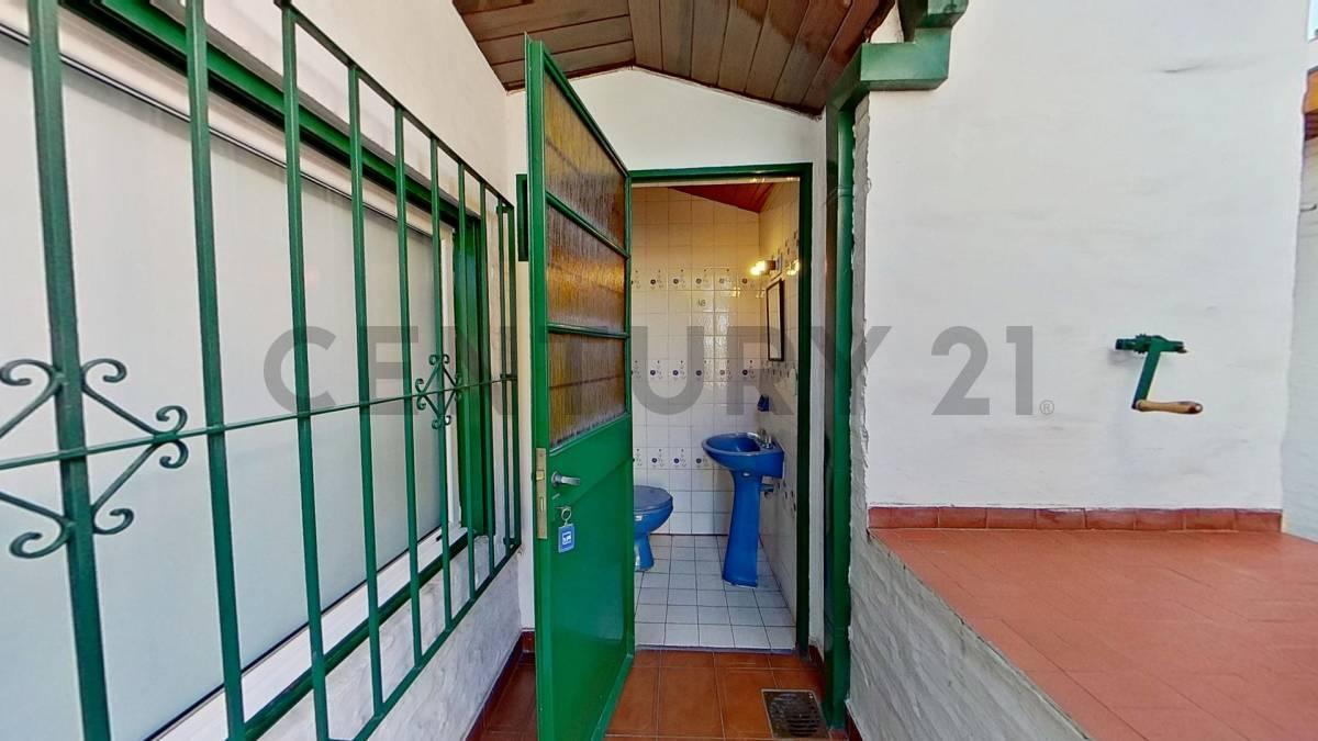 Foto de Venta Casa de 6 ambientes sobre LOTE doble, en Castelar, imagen 3