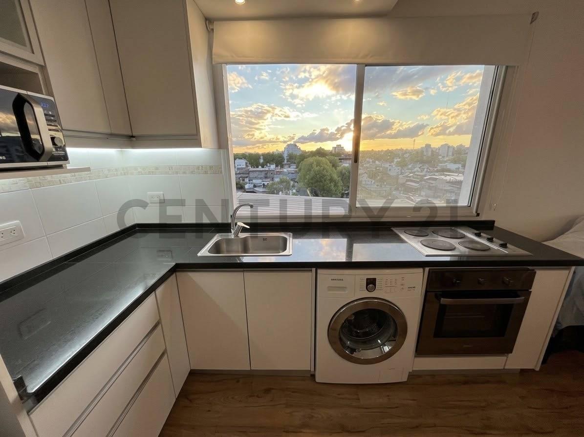 Foto de 2 AMBIENTES EN VENTA CON BALCÓN Y COCHERA - MUY LUMINOSO - PARQUE, imagen 1