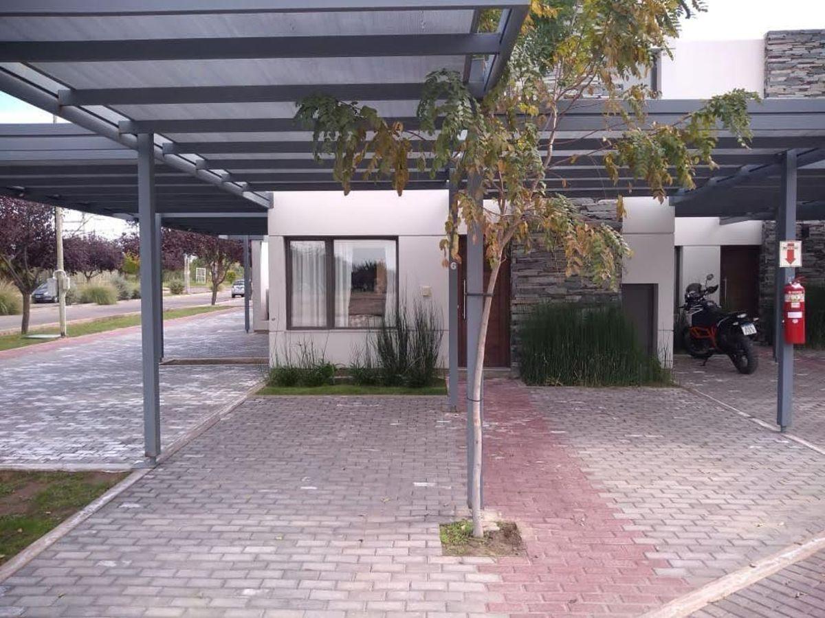 Foto de Excelente Duplex Barrio Lomas de Terrada, imagen 3