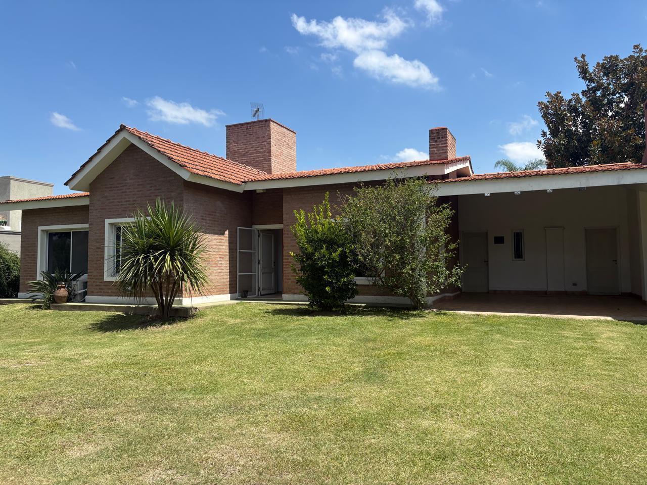 Casa en San Isidro: Confort en una Planta y Amenities