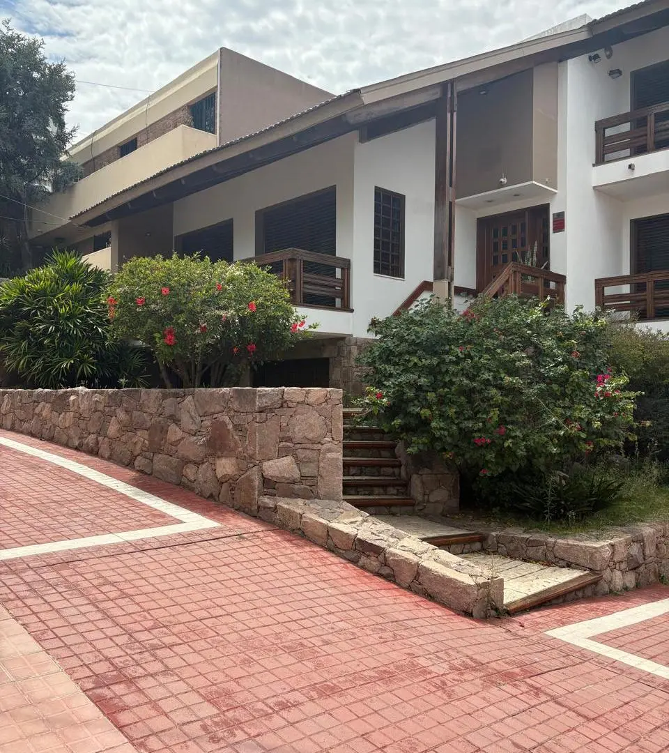 Se alquila casa en Barrio Cofico apta alquiler comercial 3
