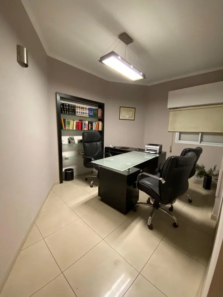 OFICINA SEMIPISO EN VENTA BARRIO CENTRO 3