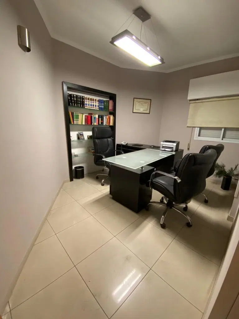 OFICINA SEMIPISO EN VENTA BARRIO CENTRO 2