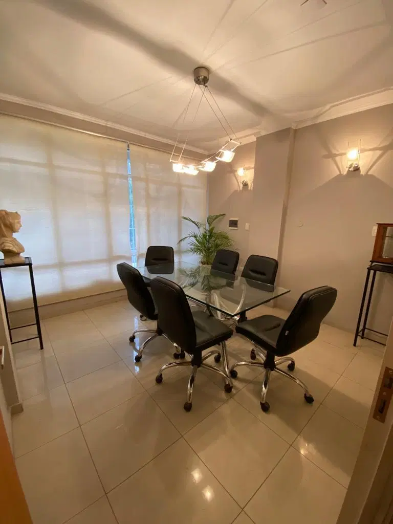 OFICINA SEMIPISO EN VENTA BARRIO CENTRO 5
