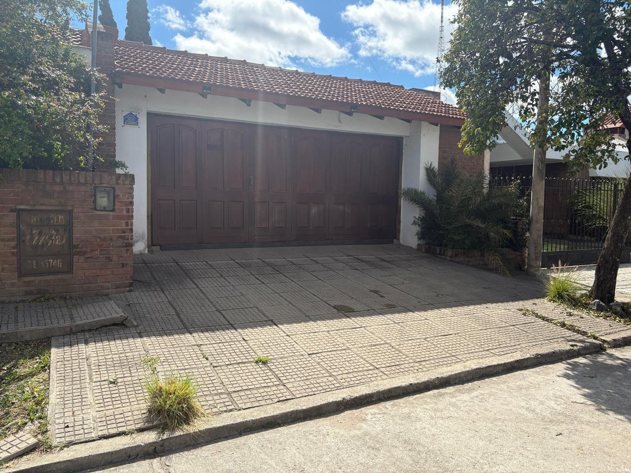 Foto de CASA EN ALQUILER – HILARIÓN PLAZA 3590, imagen 2