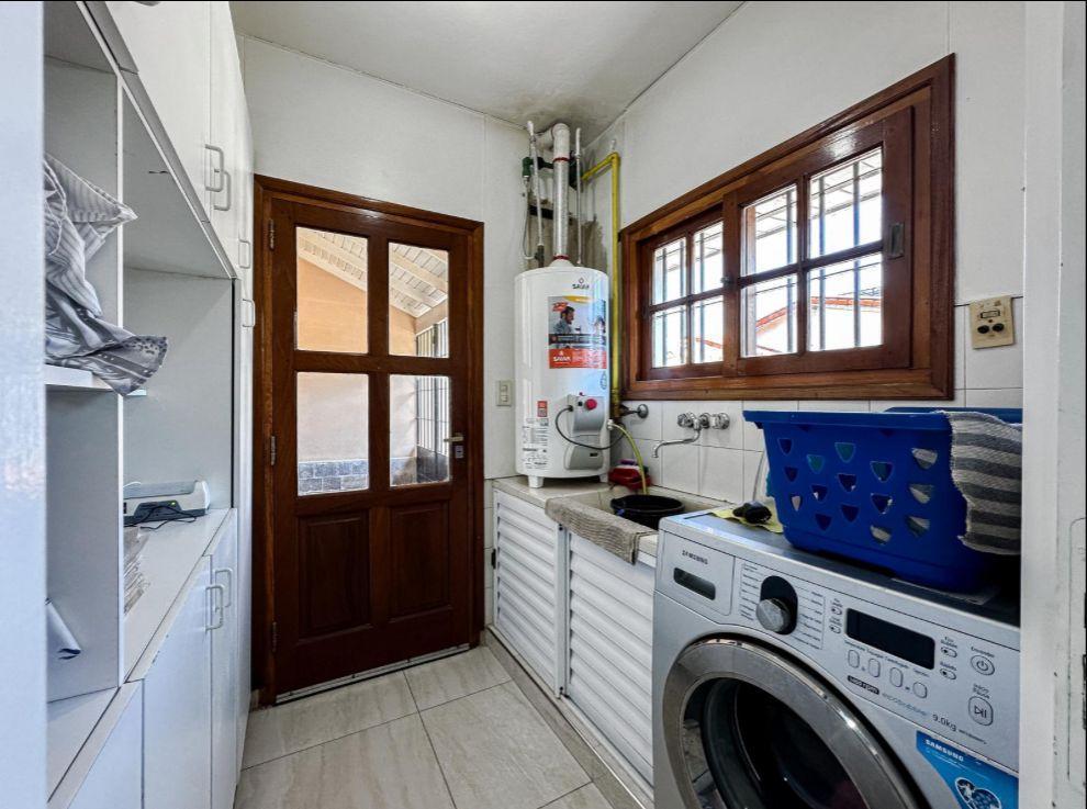 Foto de Casa venta en Lomas de Zamora 7 ambientes con pileta, imagen 3