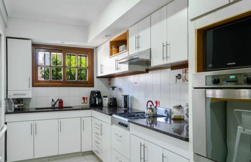 Casa venta en Lomas de Zamora 7 ambientes con pileta 2