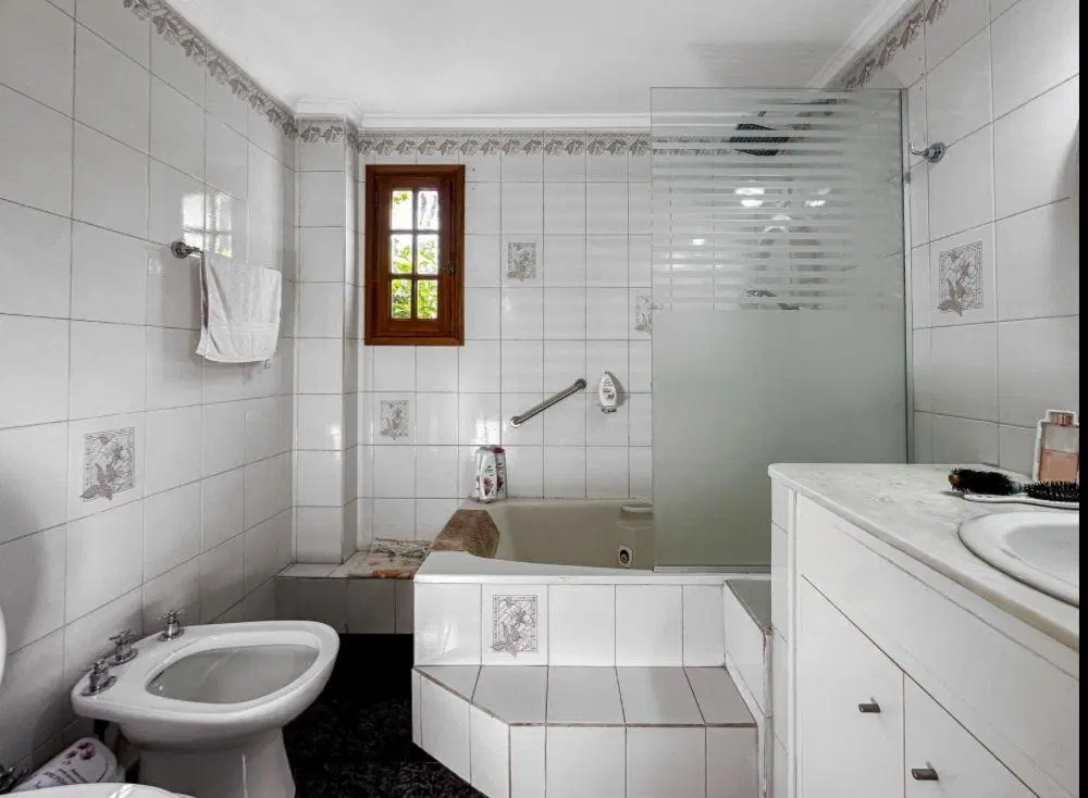 Casa venta en Lomas de Zamora 7 ambientes con pileta 5
