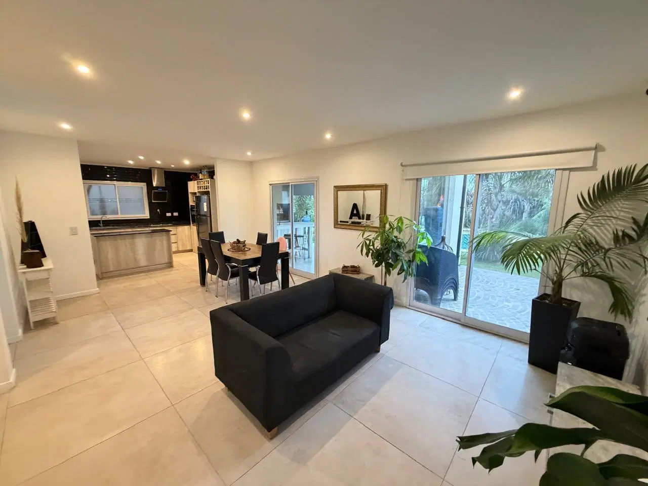 Casa en venta - 3 dormitorios - Barrio Santa Lucia - Pileta, Galería vidriada 5