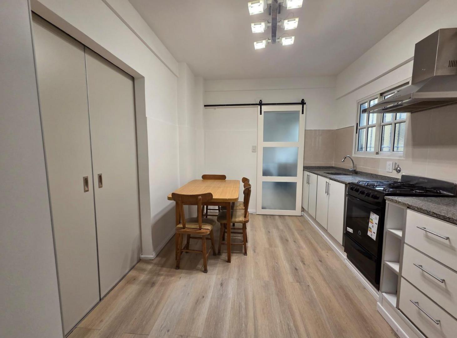 Foto de VENTA Departamento 3 Ambientes con Balcón y Cochera, Villa Urquiza, imagen 2