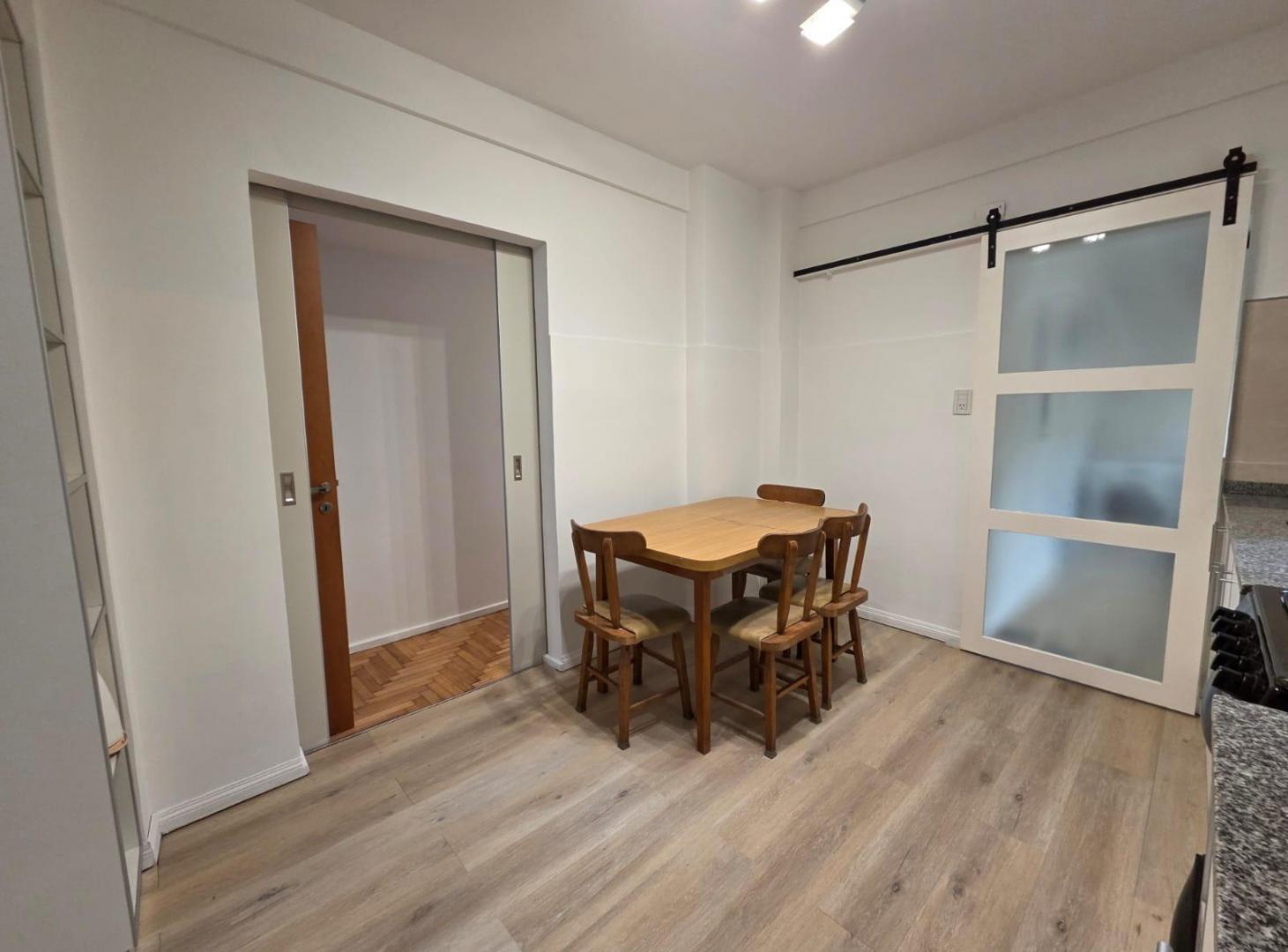 Foto de VENTA Departamento 3 Ambientes con Balcón y Cochera, Villa Urquiza, imagen 1