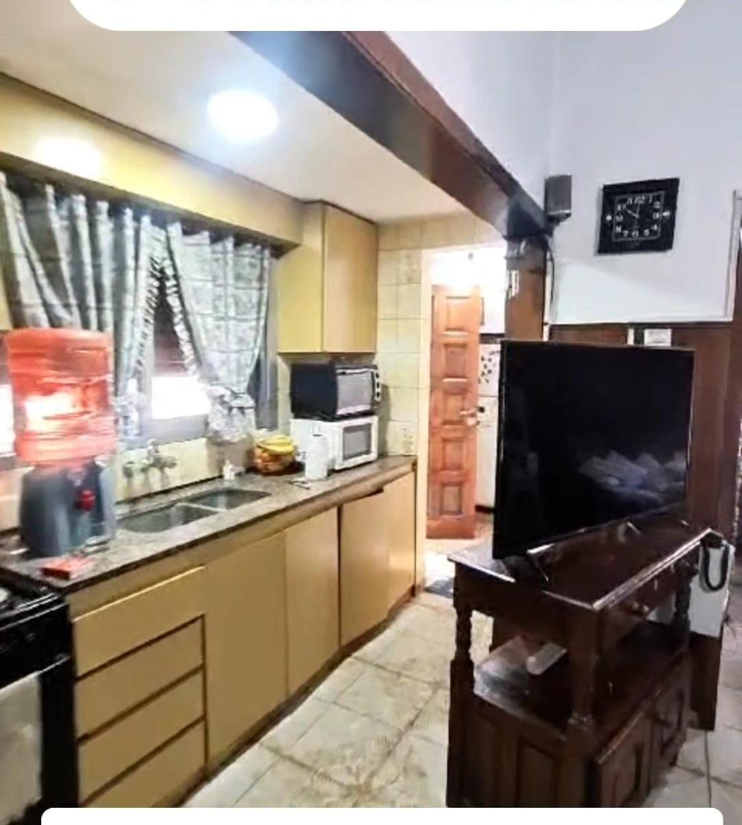 Venta PH en Florencio Varela Sobre Av Senzabello 2