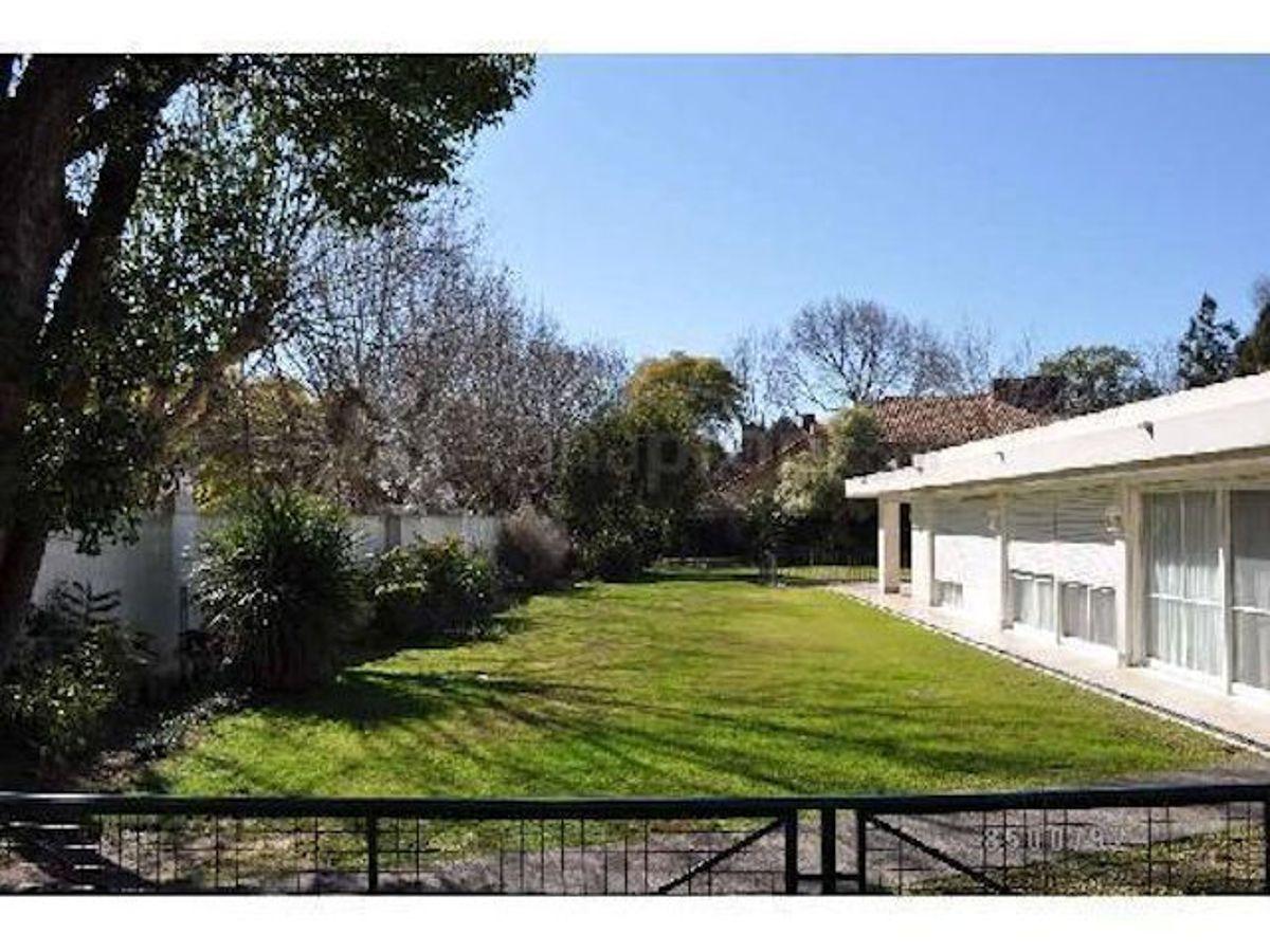 ALQUILER. Casa sobre calle Gral. Güemes. Av. Libertador al rio. 4 dormitorios, Pileta