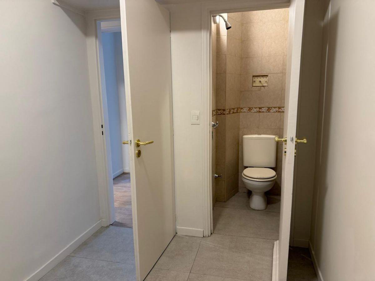 Foto de Alquiler – Departamento de 3 ambientes con dependencia, imagen 3