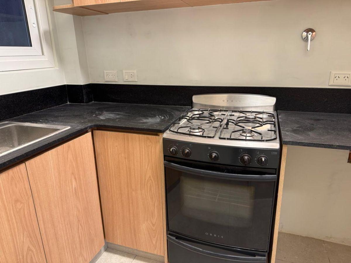 Foto de Alquiler – Departamento de 3 ambientes con dependencia, imagen 1