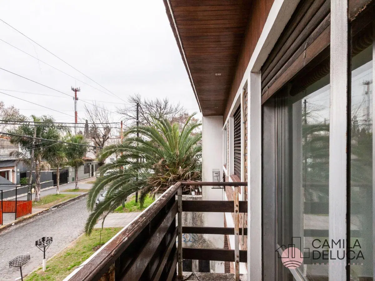 PH tipo casa con terraza, balcón y cochera en Venta - Banfield 2
