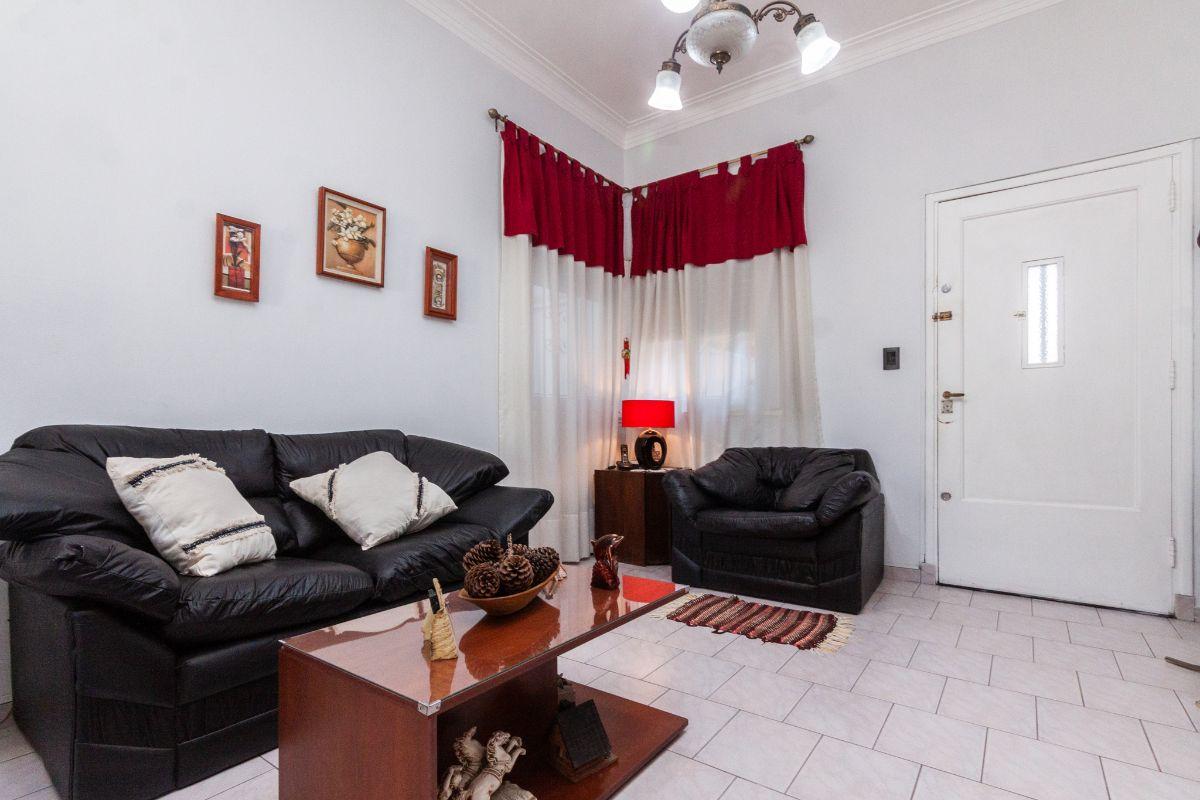 Foto de Casa 3 ambientes con parque y cochera en Lanús Oeste, imagen 3