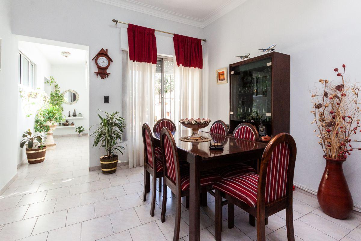 Foto de Casa 3 ambientes con parque y cochera en Lanús Oeste, imagen 5