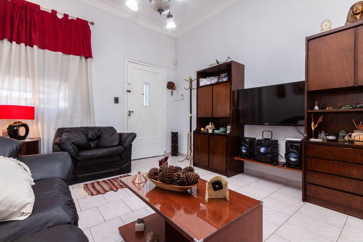 Foto de Casa 3 ambientes con parque y cochera en Lanús Oeste, imagen 4