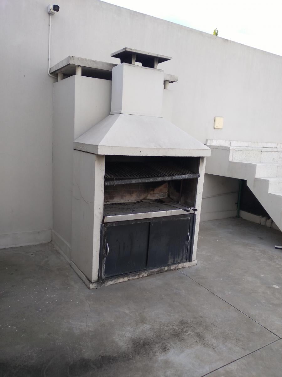VENTA DE DEPTO EN LOMAS, 2 AMB, 2° PISO CON TERR/PROPIA Y COCH CUB.