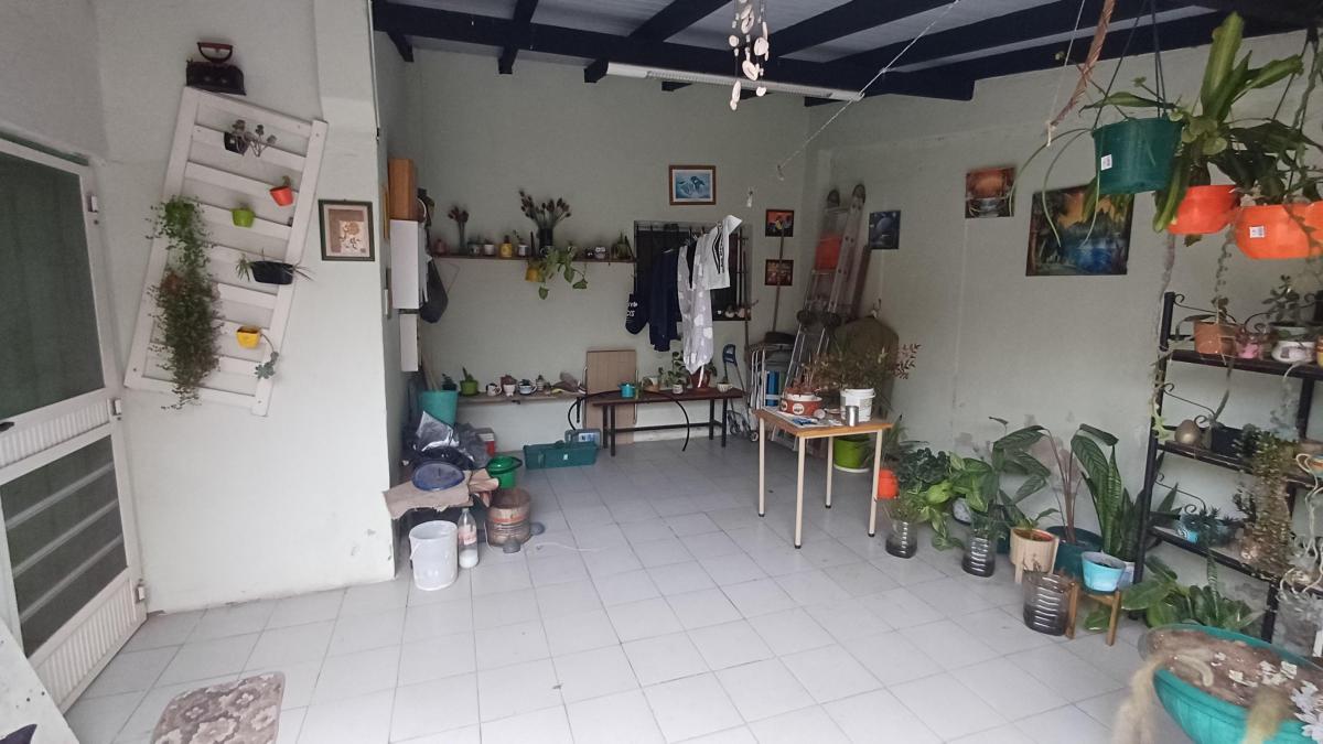 CASA 4 AMBIENTES CON FONDO + 2 PROPIEDADES A TERMINAR, EN RAFAEL CALZADA.