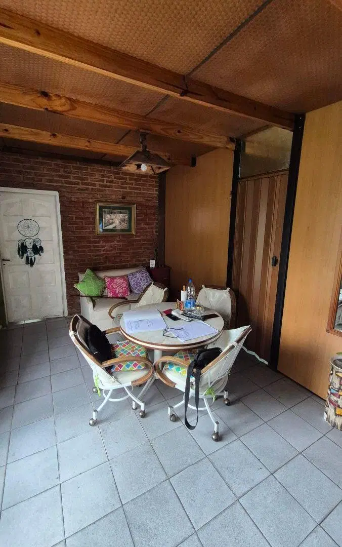 VENTA DE DPTO TIPO CASA, 2 LOCALES, 2 DEPOSITOS Y COCHERAS. SOBRE 2 LOTES DE 8.66X26.22. 4