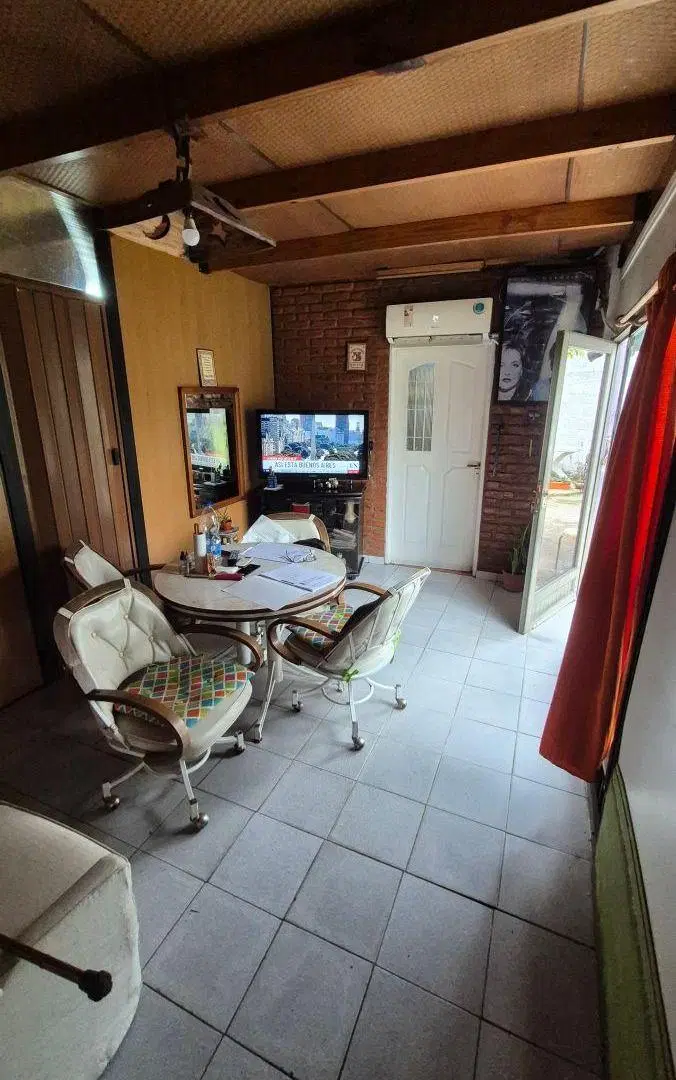 VENTA DE DPTO TIPO CASA, 2 LOCALES, 2 DEPOSITOS Y COCHERAS. SOBRE 2 LOTES DE 8.66X26.22. 2