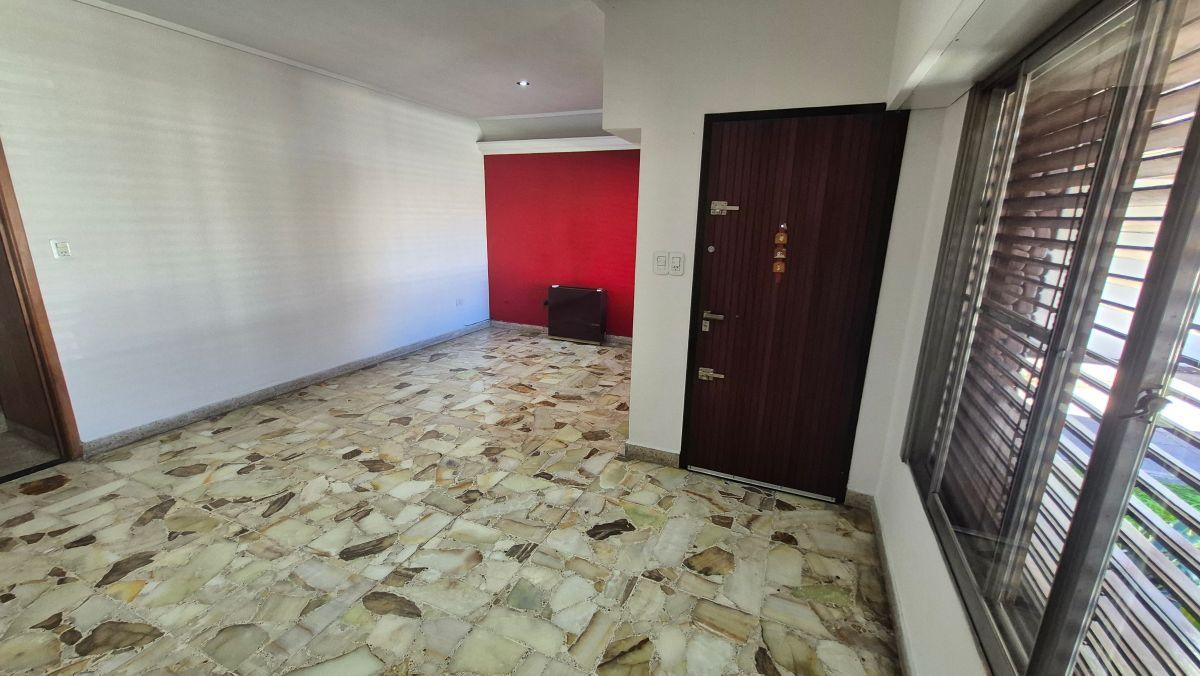 Foto de CHALET EN VENTA EN BANFIELD, 5 AMBIENTES, 2 BAÑOS, FONDO LIBRE., imagen 4