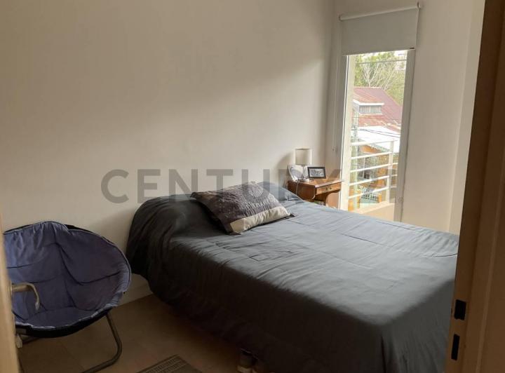 Monoambiente luminoso  con dormitorio, balcón y cochera cubierta junto al Río 2